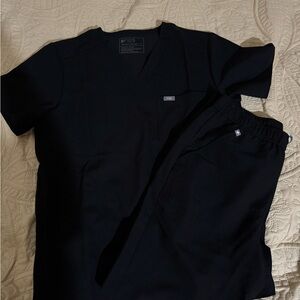 Figs Black Scrub Set